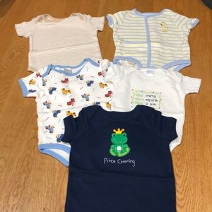 5/ onesies 0-3 months never worn